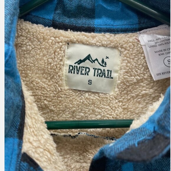 The NWT Men’s River Red/Blue Trail Fleece Lined Shacket Flannel in size SMALL - Picture 2 of 5